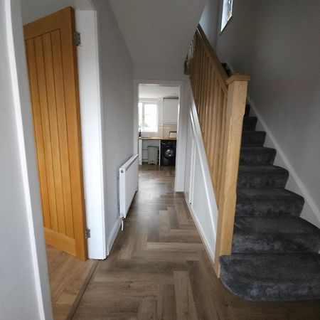 Modern 3 Bedroom Property With Free Driveway Parking By Shire Stays 슈루즈버리 외부 사진