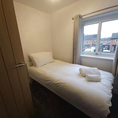 Modern 3 Bedroom Property With Free Driveway Parking By Shire Stays 슈루즈버리 외부 사진