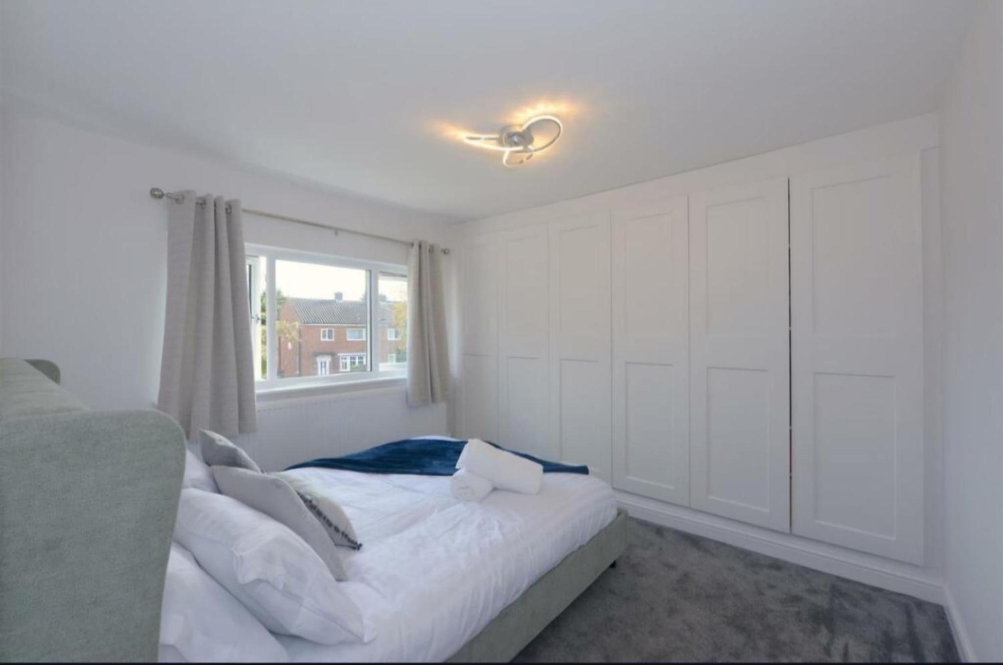 Modern 3 Bedroom Property With Free Driveway Parking By Shire Stays 슈루즈버리 외부 사진