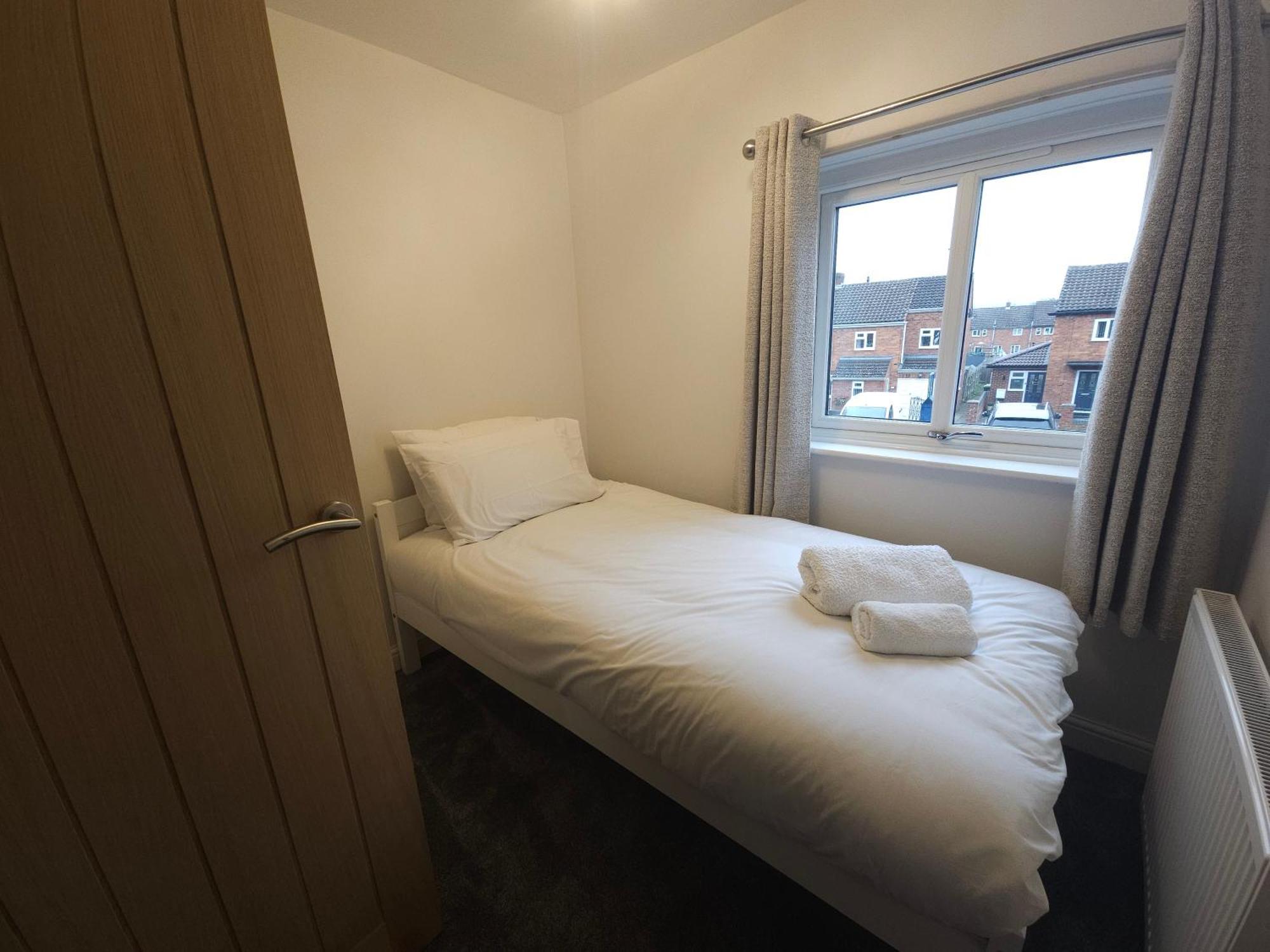 Modern 3 Bedroom Property With Free Driveway Parking By Shire Stays 슈루즈버리 외부 사진