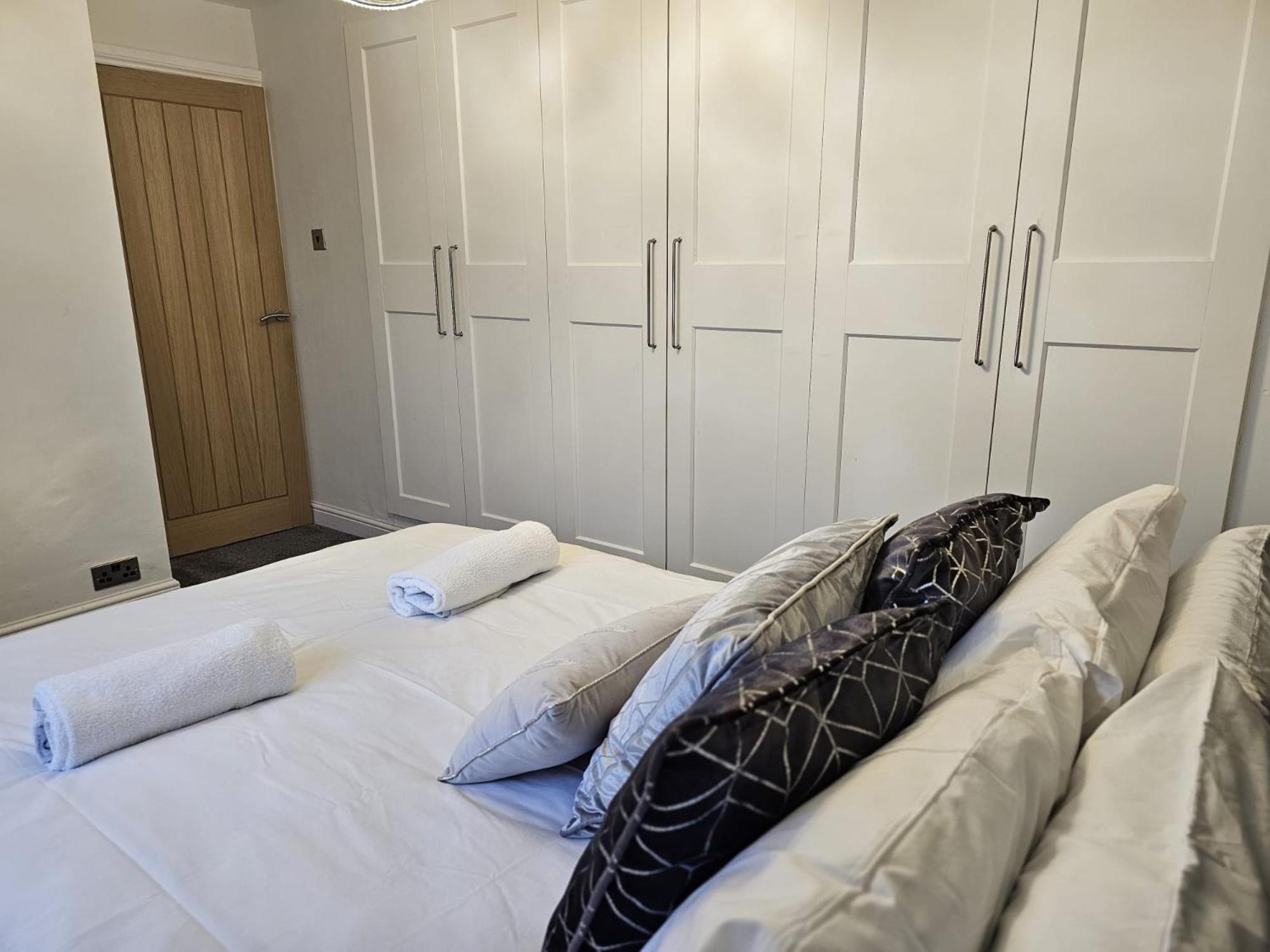 Modern 3 Bedroom Property With Free Driveway Parking By Shire Stays 슈루즈버리 외부 사진