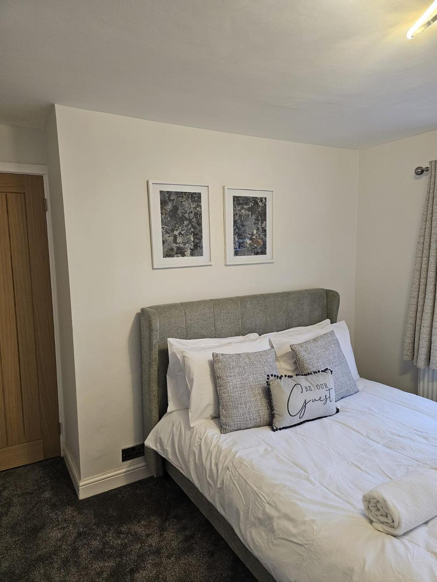 Modern 3 Bedroom Property With Free Driveway Parking By Shire Stays 슈루즈버리 외부 사진
