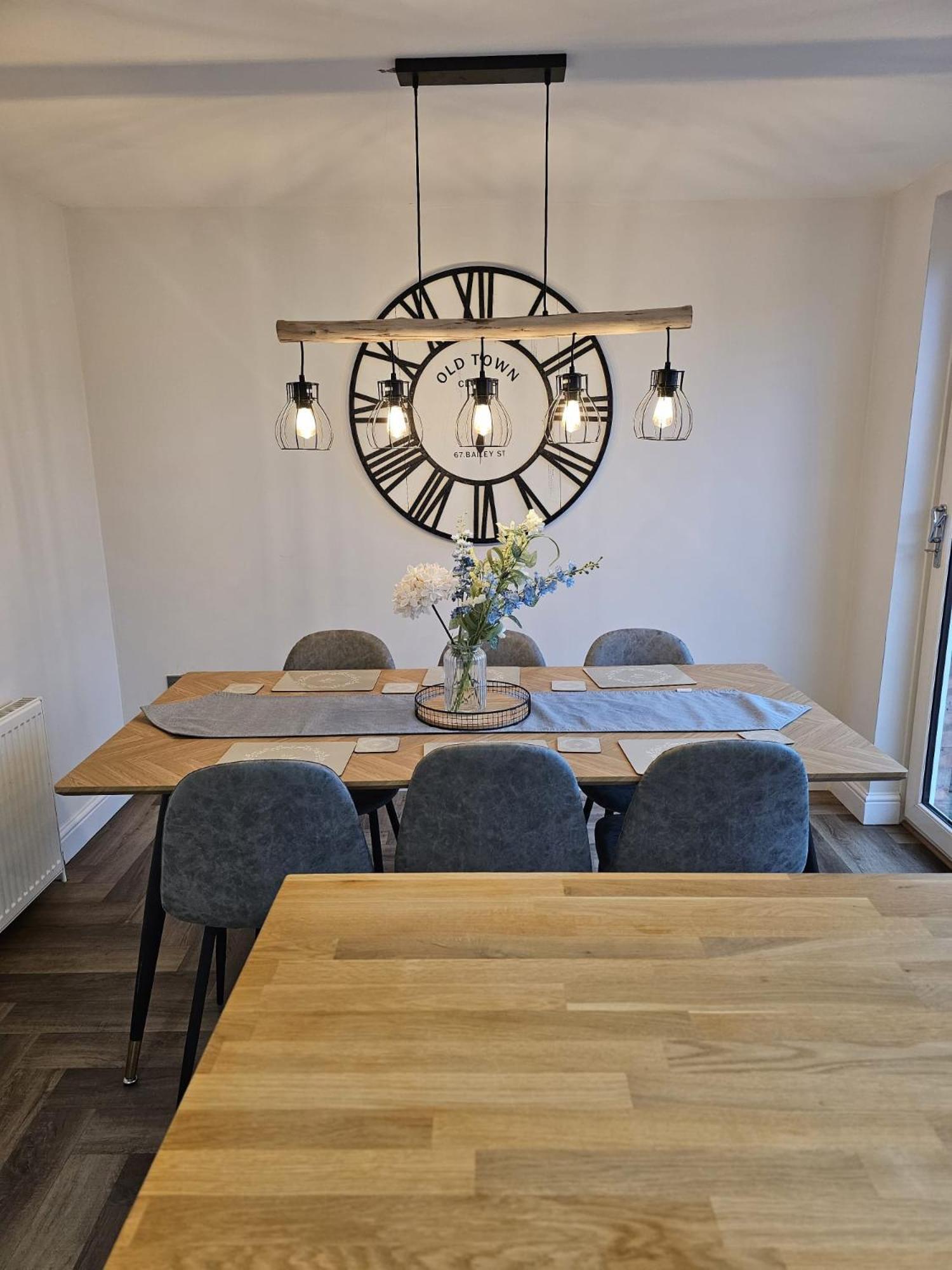 Modern 3 Bedroom Property With Free Driveway Parking By Shire Stays 슈루즈버리 외부 사진